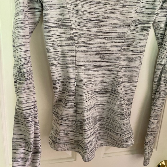 Lululemon Long Sleeve Shirt - Picture 5 of 9